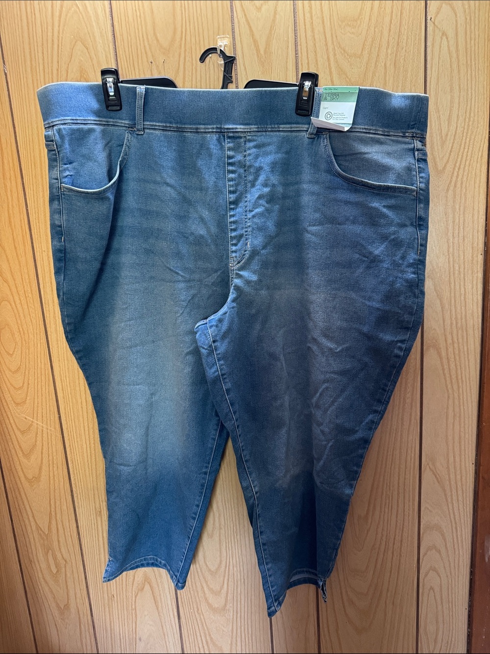 Terra & Sky Women's Faded Blue Capris